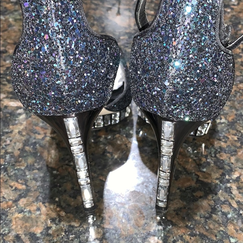 Beautiful Boutique 9 crystal sandals - Picture 5 of 10